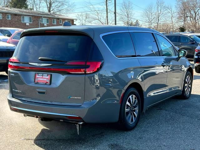 2022 Chrysler Pacifica Hybrid Touring L