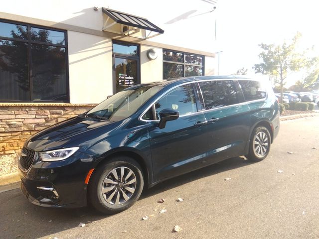 2022 Chrysler Pacifica Hybrid Touring L