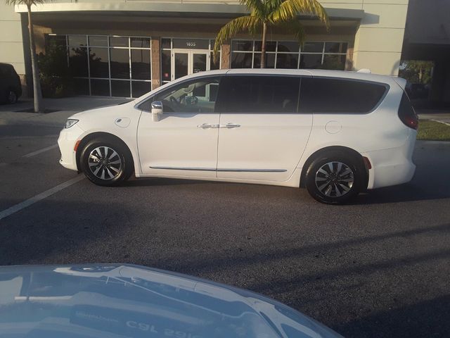 2022 Chrysler Pacifica Hybrid Limited