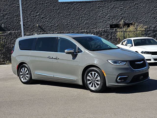 2022 Chrysler Pacifica Hybrid Limited