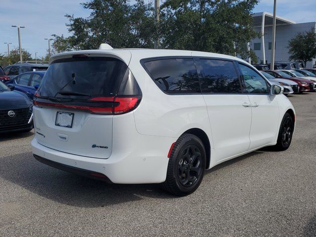 2022 Chrysler Pacifica Hybrid Limited