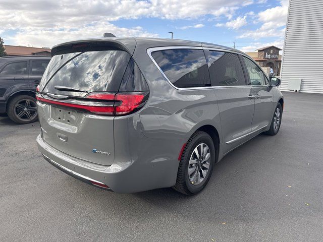 2022 Chrysler Pacifica Hybrid Limited