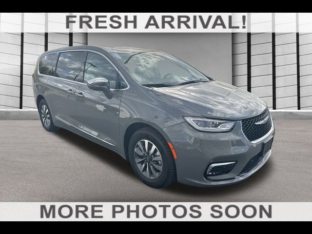 2022 Chrysler Pacifica Hybrid Limited