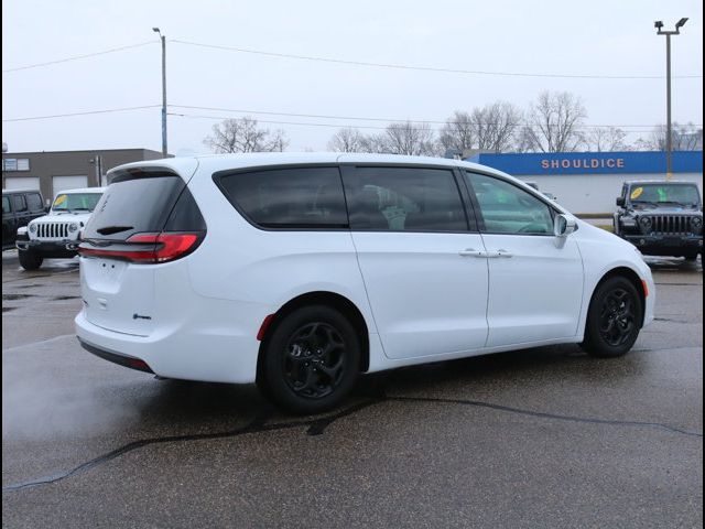 2022 Chrysler Pacifica Hybrid Touring L