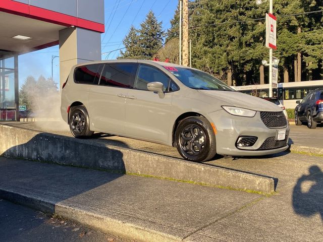 2022 Chrysler Pacifica Hybrid Touring L