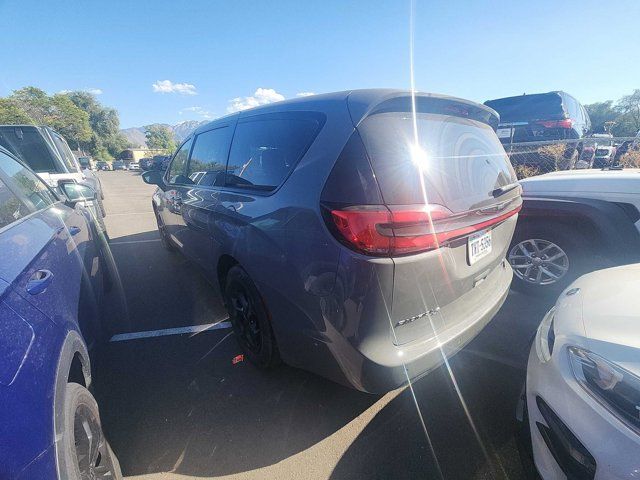 2022 Chrysler Pacifica Hybrid Touring L