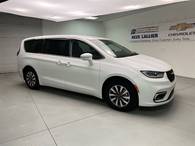 2022 Chrysler Pacifica Hybrid Touring L