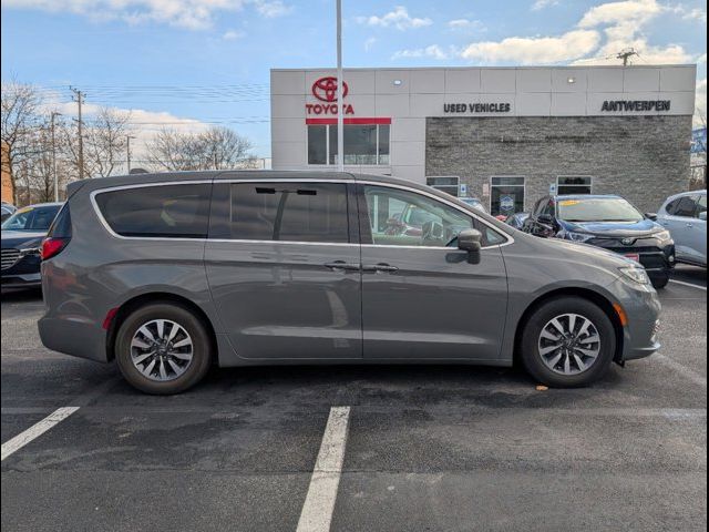 2022 Chrysler Pacifica Hybrid Touring L