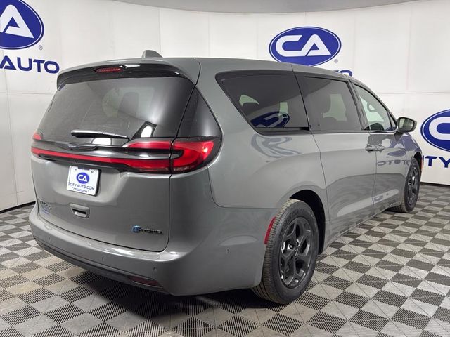 2022 Chrysler Pacifica Hybrid Touring L