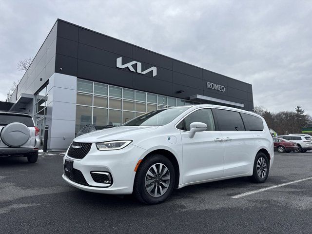 2022 Chrysler Pacifica Hybrid Touring L