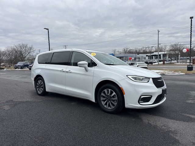 2022 Chrysler Pacifica Hybrid Touring L