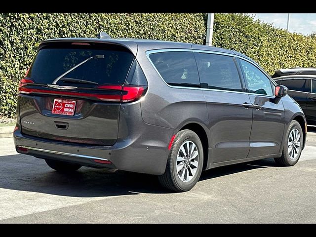 2022 Chrysler Pacifica Hybrid Touring L