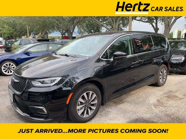 2022 Chrysler Pacifica Hybrid Touring L