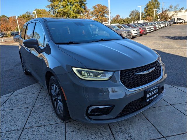 2022 Chrysler Pacifica Hybrid Touring L