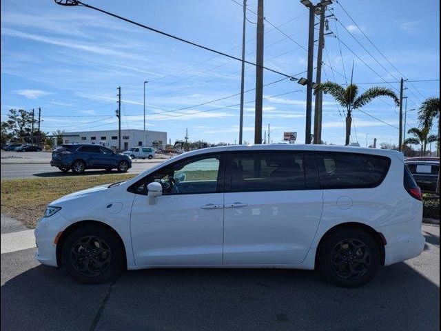 2022 Chrysler Pacifica Hybrid Touring L