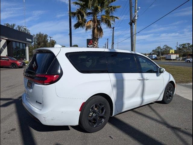 2022 Chrysler Pacifica Hybrid Touring L