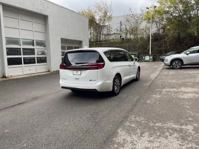 2022 Chrysler Pacifica Hybrid Touring L