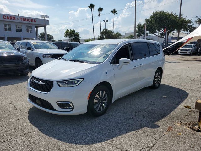 2022 Chrysler Pacifica Hybrid Touring L