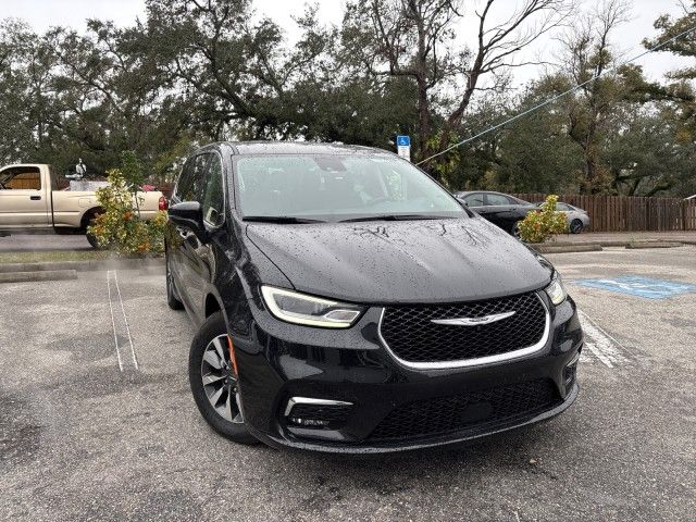 2022 Chrysler Pacifica Hybrid Touring L