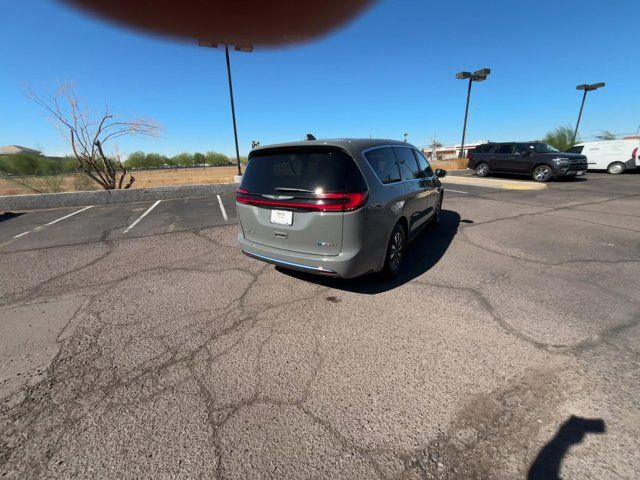 2022 Chrysler Pacifica Hybrid Touring L