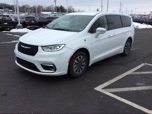 2022 Chrysler Pacifica Hybrid Touring L