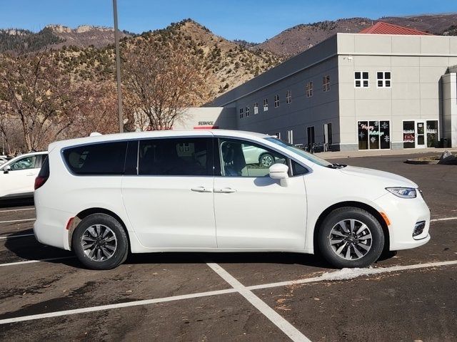 2022 Chrysler Pacifica Hybrid Touring L