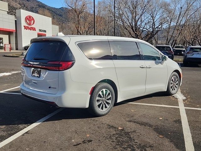 2022 Chrysler Pacifica Hybrid Touring L