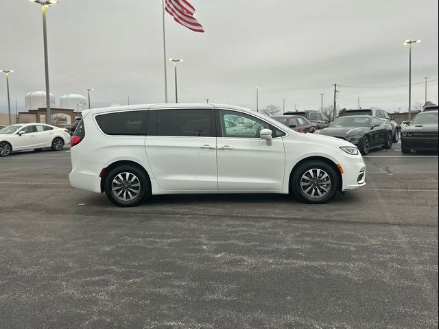 2022 Chrysler Pacifica Hybrid Touring L