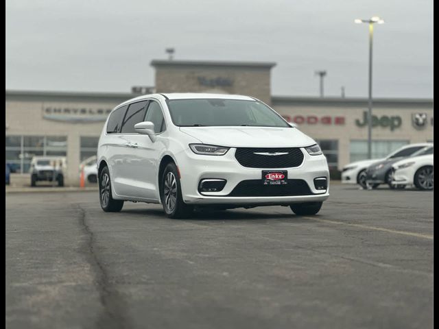 2022 Chrysler Pacifica Hybrid Touring L