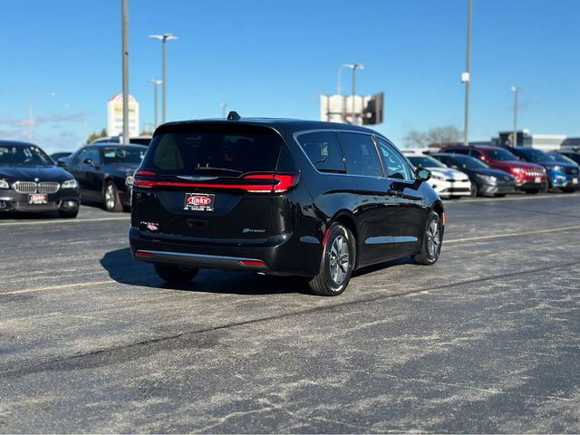 2022 Chrysler Pacifica Hybrid Touring L