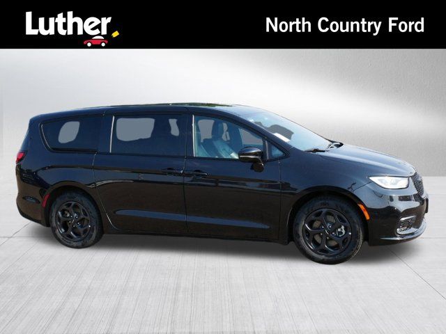 2022 Chrysler Pacifica Hybrid Touring L