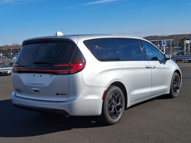 2022 Chrysler Pacifica Hybrid Touring L