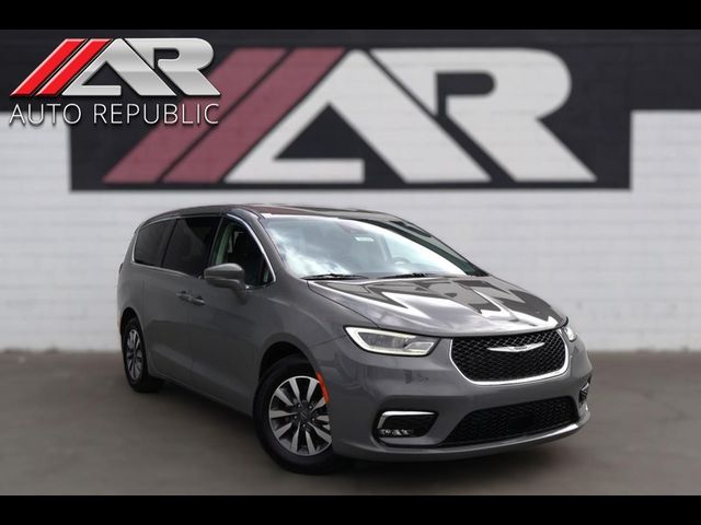 2022 Chrysler Pacifica Hybrid Touring L