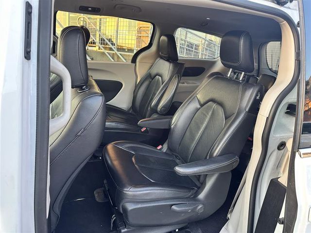 2022 Chrysler Pacifica Hybrid Touring L