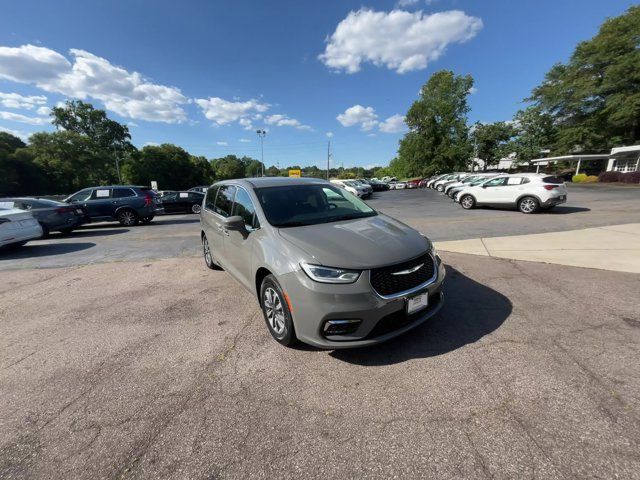 2022 Chrysler Pacifica Hybrid Touring L