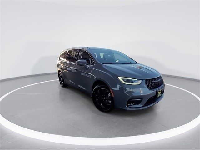 2022 Chrysler Pacifica Hybrid Touring L