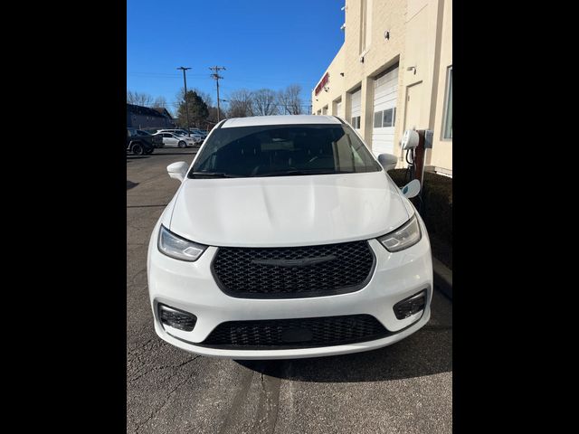 2022 Chrysler Pacifica Hybrid Touring L