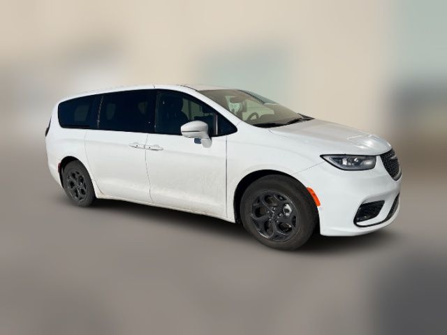 2022 Chrysler Pacifica Hybrid Touring L