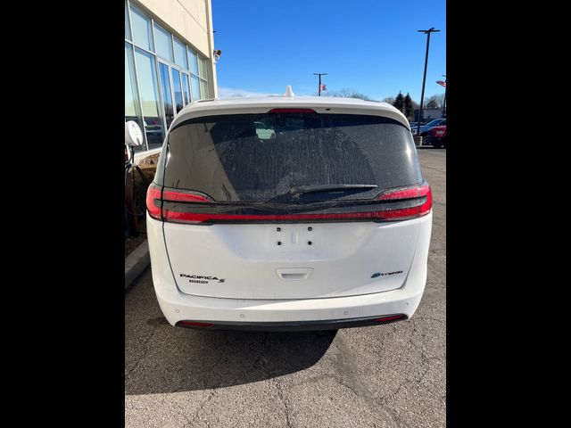 2022 Chrysler Pacifica Hybrid Touring L