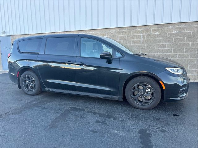 2022 Chrysler Pacifica Hybrid Touring L