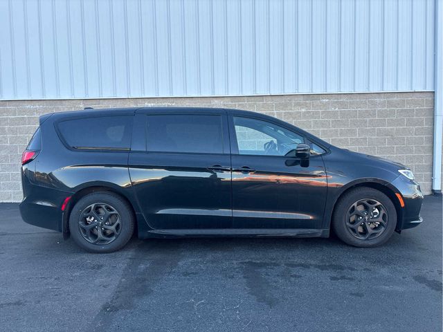 2022 Chrysler Pacifica Hybrid Touring L