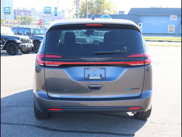 2022 Chrysler Pacifica Hybrid Touring L