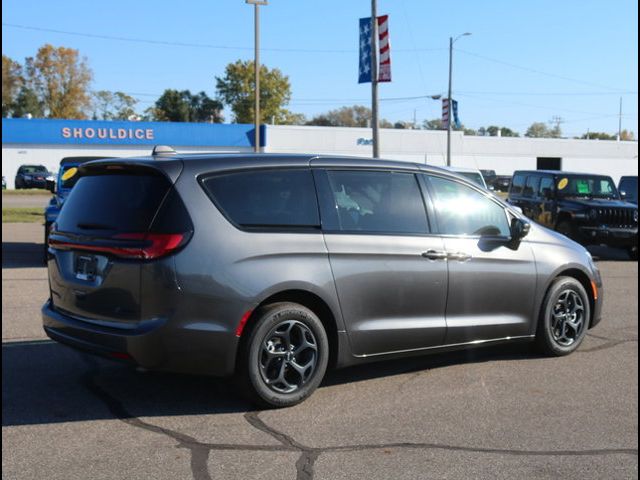 2022 Chrysler Pacifica Hybrid Touring L