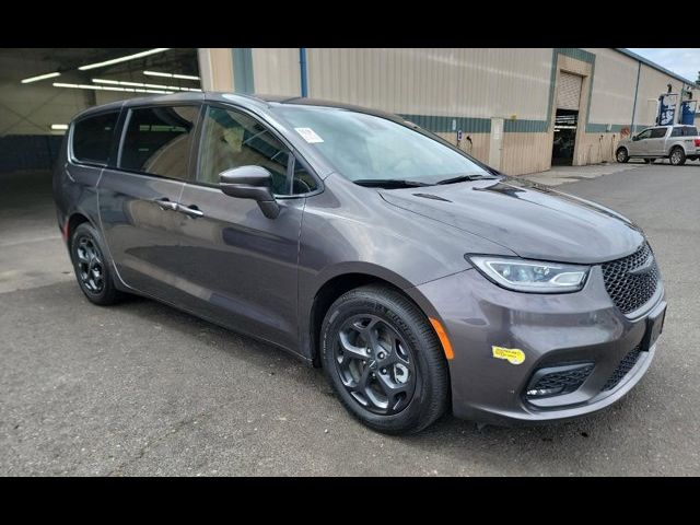 2022 Chrysler Pacifica Hybrid Touring L