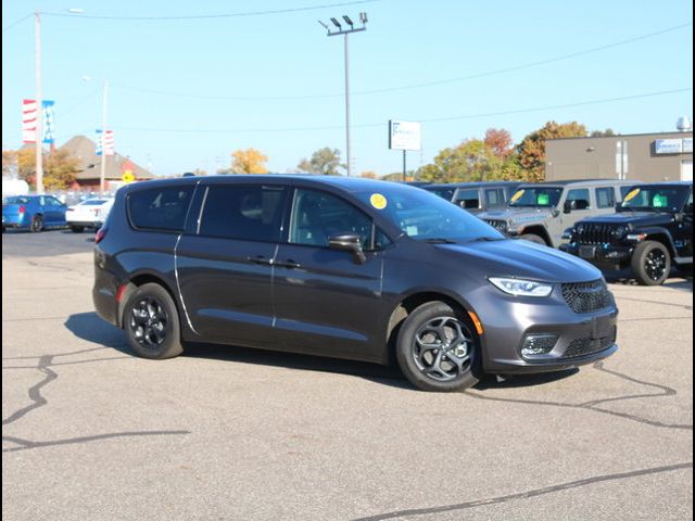 2022 Chrysler Pacifica Hybrid Touring L