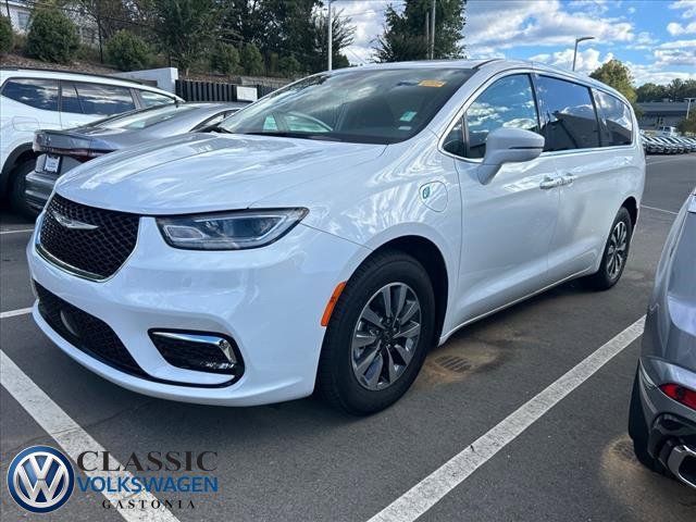 2022 Chrysler Pacifica Hybrid Touring L