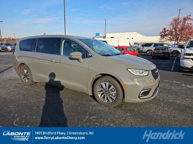 2022 Chrysler Pacifica Hybrid Touring L