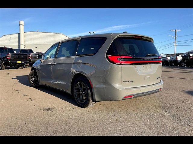 2022 Chrysler Pacifica Hybrid Touring L