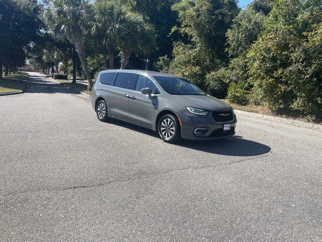 2022 Chrysler Pacifica Hybrid Touring L