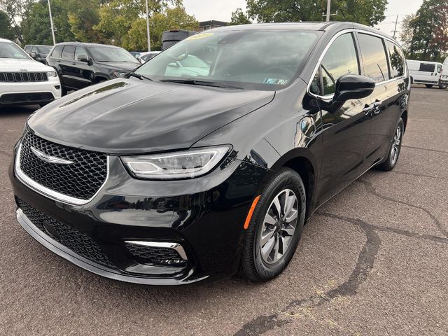 2022 Chrysler Pacifica Hybrid Touring L